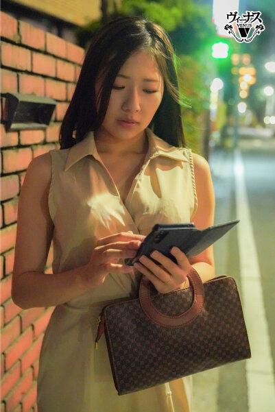 同窓会W不倫セックス 初めて付き合った昔の彼女と十数年ぶりに再会した俺は大人のオンナになって成熟した人妻の肉体に何度もむしゃぶりついた 七原さゆ サンプル画像 4