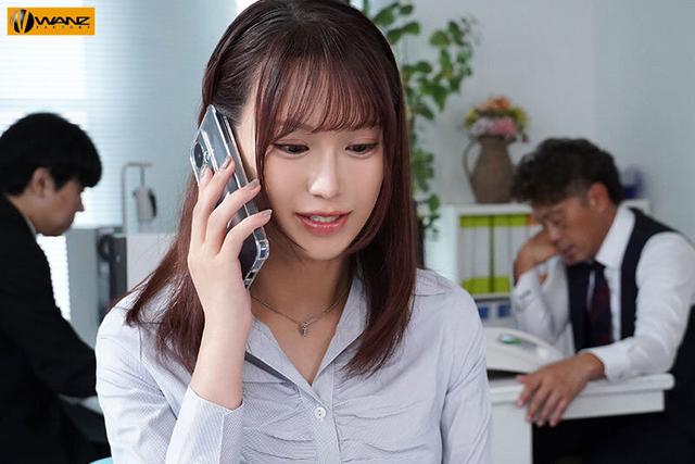 大嫌いな変態セクハラ上司にビンビン乳首イジられペニクリ勃起ハミ出し！何度も何度も屈辱メスイキさせられたニューハーフOL 平手志帆梨 サンプル画像 1