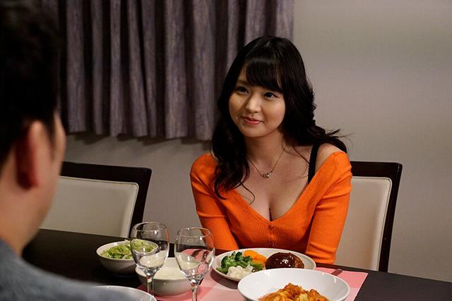 ナースコールは突然に…。息子の嫁～美人妻の甘い誘惑～ 彩乃なな サンプル画像 1