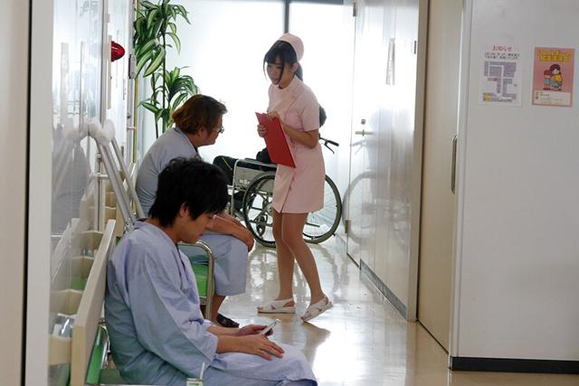 ナースコールは突然に…。息子の嫁～美人妻の甘い誘惑～ 彩乃なな サンプル画像 9