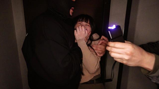 一人暮らしの女子大生を狙う鬼畜レ●プ集団自宅押込み中出し強●性交 被害者M.Sちゃん サンプル画像 2