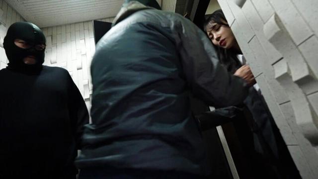 一人暮らしのOLを狙う鬼畜レ●プ集団自宅押込み中出し強●性交 被害者S・Uさん サンプル画像 4