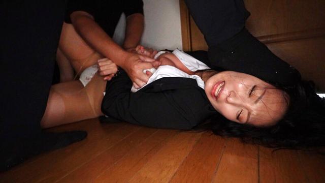 一人暮らしのOLを狙う鬼畜レ●プ集団自宅押込み中出し強●性交 被害者H.Mさん サンプル画像 3