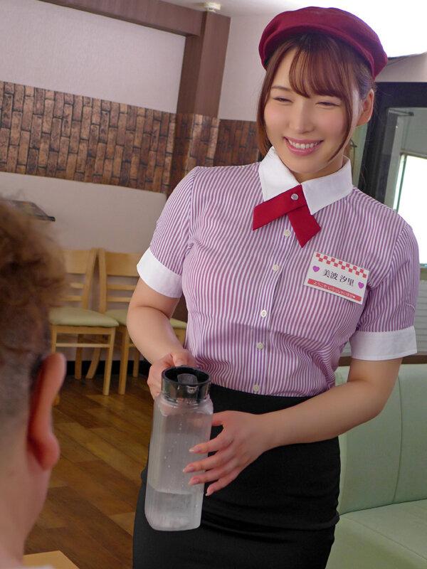 アルバイトの汐里ちゃんが勤務中パンチラ胸チラで勃起を誘ってくるので僕の理性はもう限界かもしれない 美波汐里 サンプル画像 1