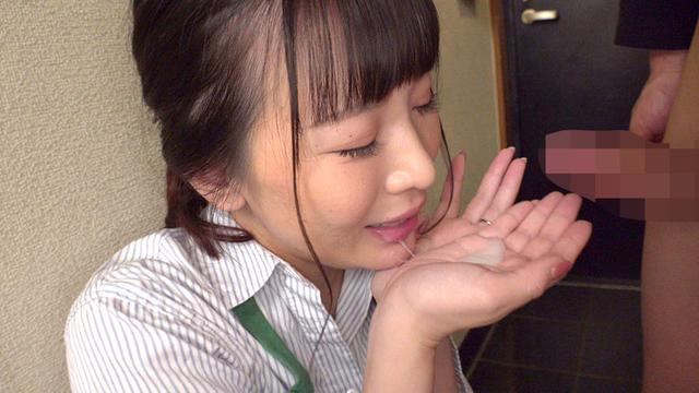 同棲中の彼女が旅行で留守の3日間、美人過ぎるパートの奥さんとバイトの休憩中に時短セックスしまくった。4 サンプル画像 10